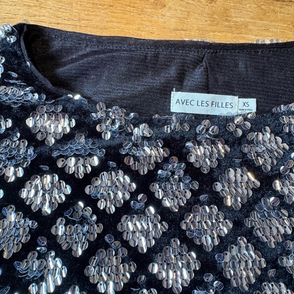 Avec Les Filles Black and Silver Sequin Velvet Crop Top - Picture 2 of 3